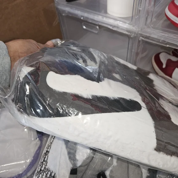 Fluffy slippers. - Picture 1 of 5